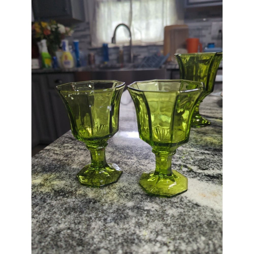 2 Vintage Independence Octagonal Avocado Green Stemmed Wine Glasses
